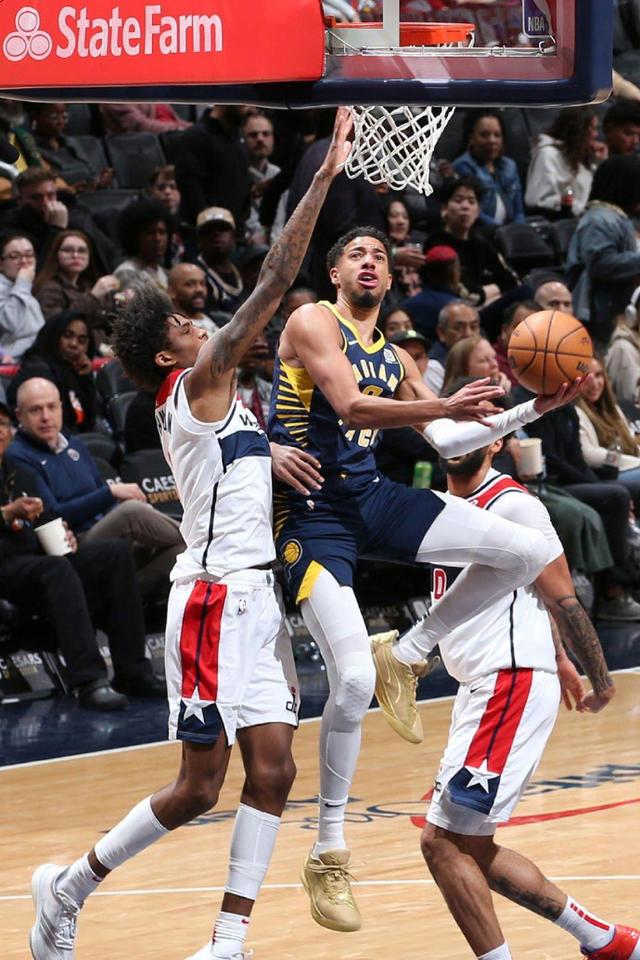 包含步行者绝杀时刻，刷新队史纪录点燃赛场，复出首战轰40分迎来胜利！的词条