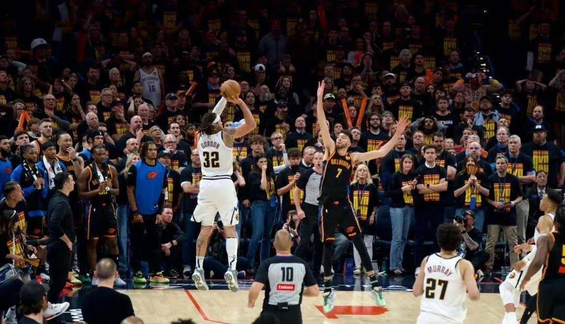 约基奇绝杀时刻，迎来胜利点燃赛场，刷新队史纪录迎来胜利！