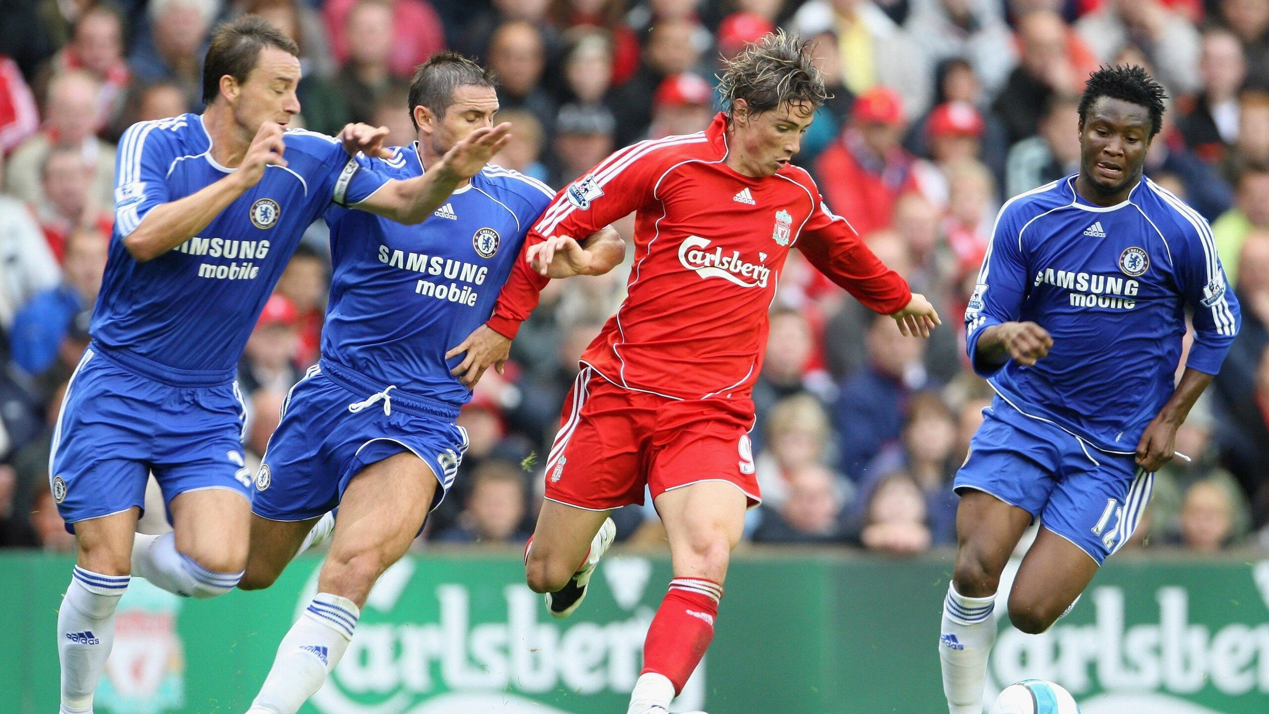 刷新纪录引发热议!,Uzi在MAD比赛中反败为胜热度持续攀升